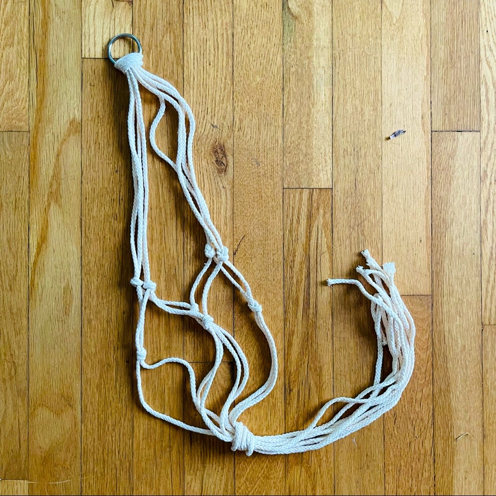 Macrame plant hanger